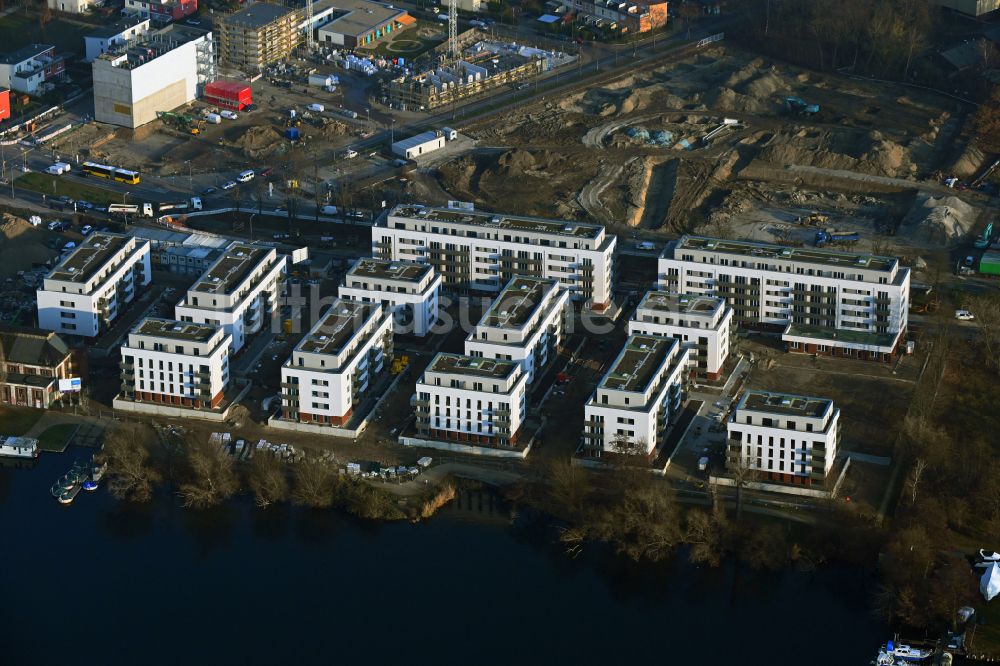 Berlin von oben - Mehrfamilienhaussiedlung Waterkant am Ufer der Havel an der Daumstraße Berlin, Deutschland