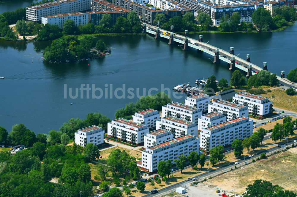 Luftbild Berlin - Mehrfamilienhaussiedlung Waterkant am Ufer der Havel an der Daumstraße Berlin, Deutschland