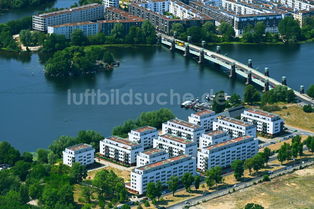 Luftaufnahme Berlin - Mehrfamilienhaussiedlung Waterkant am Ufer der Havel an der Daumstraße Berlin, Deutschland
