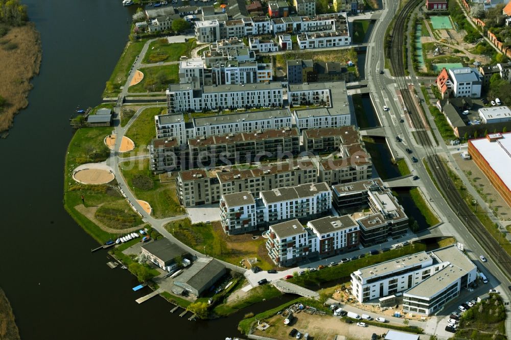 Rostock von oben - Mehrfamilienhaussiedlung zwischen Haargraben und Warnow in Rostock im Bundesland Mecklenburg-Vorpommern, Deutschland