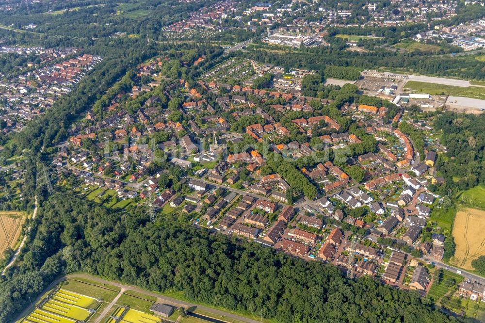 Duisburg von oben - Mehrfamilienhaussiedlung zwischen Dr.-Hans-Böckler-Straße - Am Dyck - Schachtstraße in Duisburg im Bundesland Nordrhein-Westfalen, Deutschland