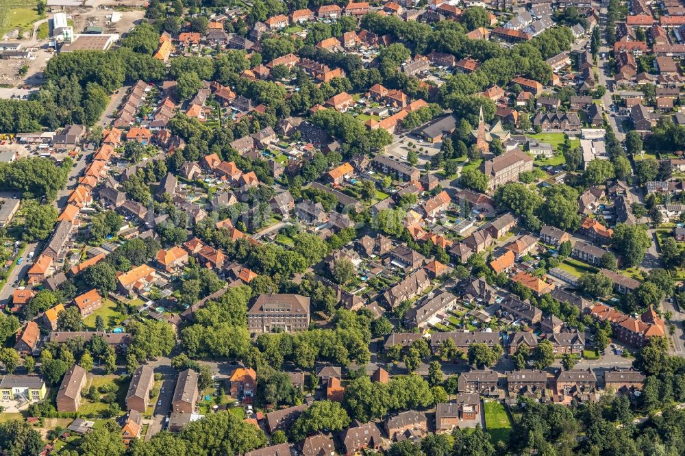 Duisburg aus der Vogelperspektive: Mehrfamilienhaussiedlung zwischen Dr.-Hans-Böckler-Straße - Am Dyck - Schachtstraße in Duisburg im Bundesland Nordrhein-Westfalen, Deutschland