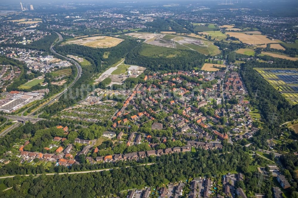 Duisburg von oben - Mehrfamilienhaussiedlung zwischen Dr.-Hans-Böckler-Straße - Am Dyck - Schachtstraße in Duisburg im Bundesland Nordrhein-Westfalen, Deutschland