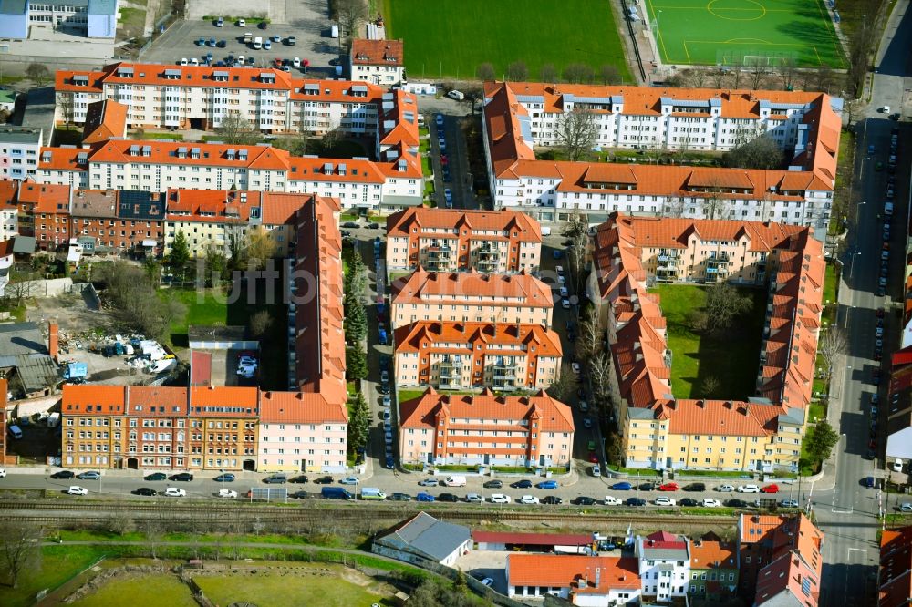 Erfurt von oben - Mehrfamilienhaussiedlung zwischen Hohenwindenstraße und Grubenstraße im Ortsteil Ilversgehofen in Erfurt im Bundesland Thüringen, Deutschland