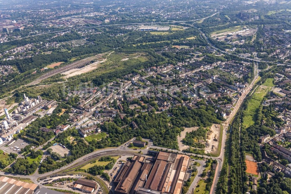 Duisburg von oben - Mehrfamilienhaussiedlung zwischen Spichernstraße - Bergstraße - Vohwinkelstraße in Duisburg im Bundesland Nordrhein-Westfalen, Deutschland