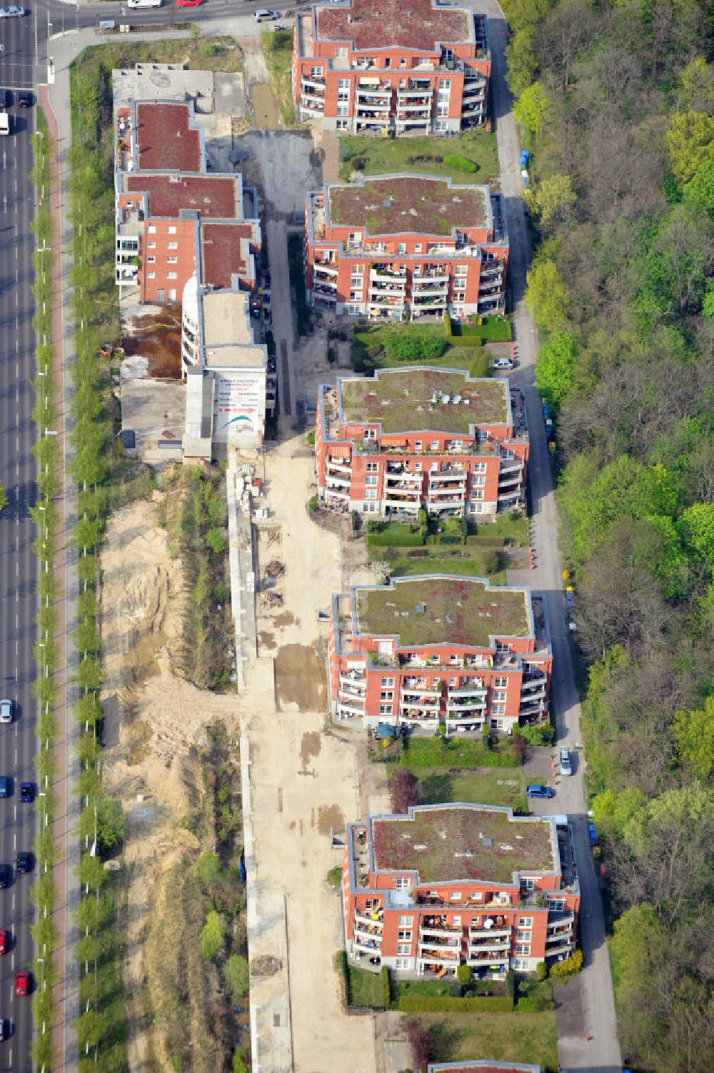 Berlin Biesdorf von oben - Mehrfamilienhäuser Am Schloßhof in Biesdorf