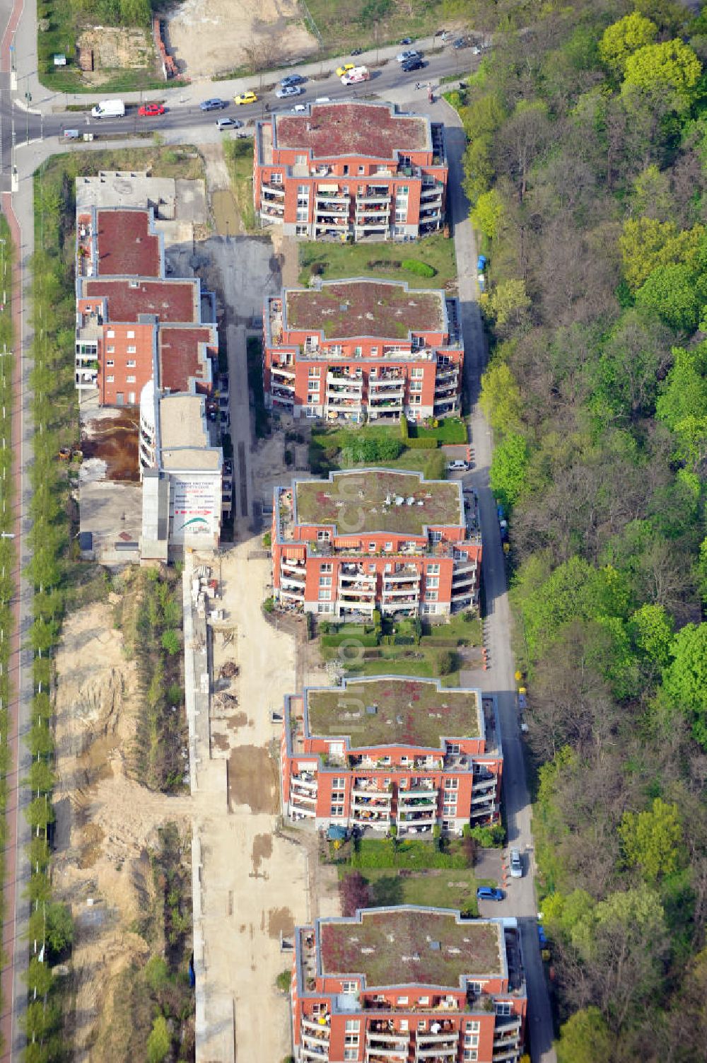 Berlin Biesdorf aus der Vogelperspektive: Mehrfamilienhäuser Am Schloßhof in Biesdorf