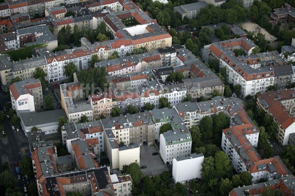 Berlin aus der Vogelperspektive: Mehrfamilienhäuser Stadtbezirk Neukölln in Berlin im Bundesland Berlin