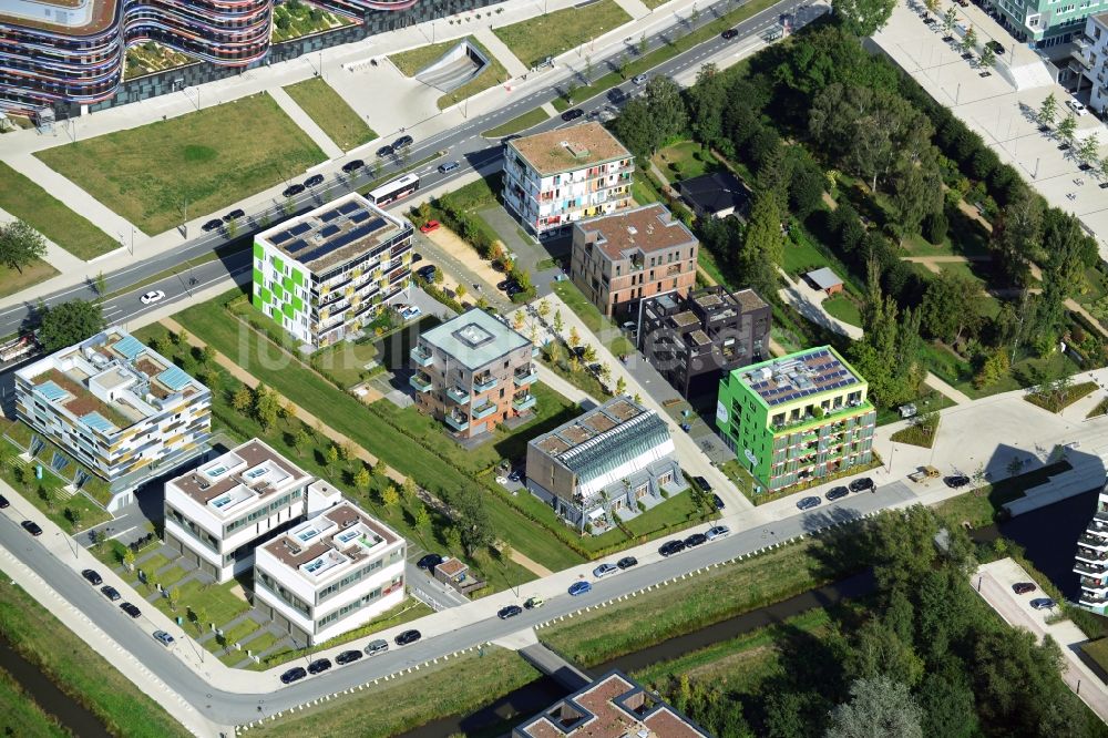 Luftbild Hamburg - Mehrfamilienhäuser und Stadtvillen auf dem Inselpark im Stadtteil Wilhelmsburg in Hamburg