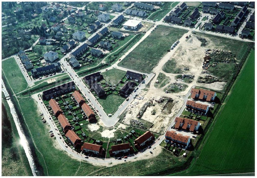 Dallgow von oben - Mehrfamilienwohnhausneubau der MÜBAU an der Triftstraße in 14624 Dallgow.