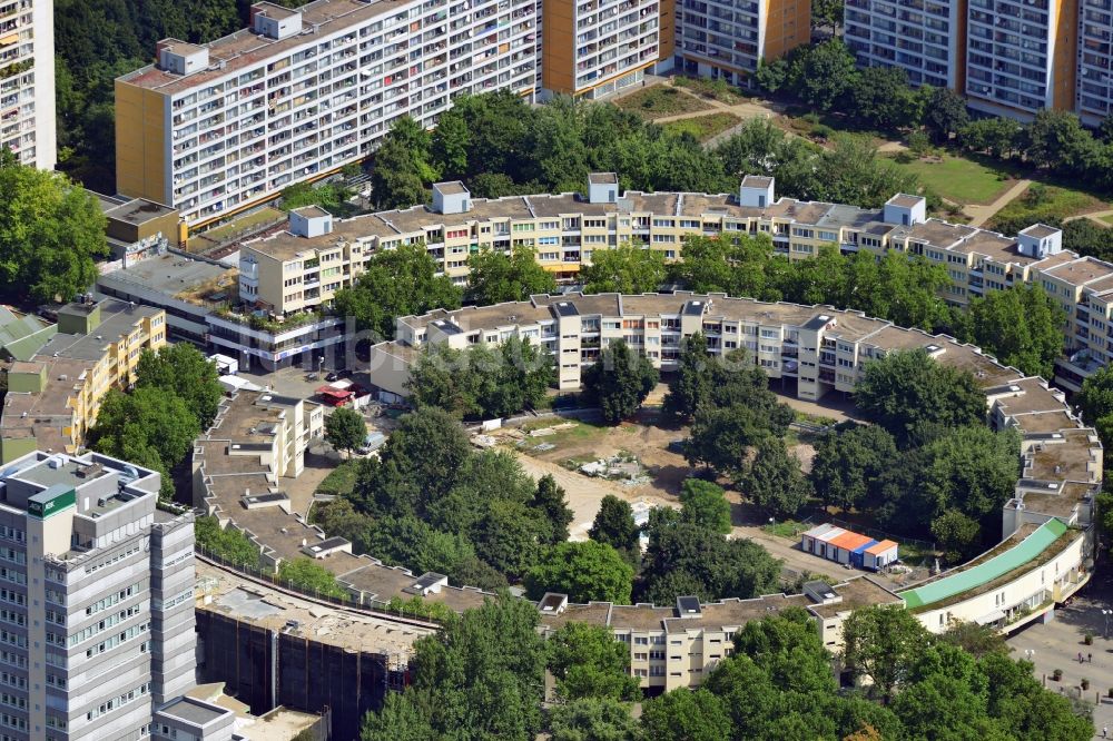 Berlin aus der Vogelperspektive: Mehrfamlienhäuser am Mehringplatz in Berlin-Kreuzberg