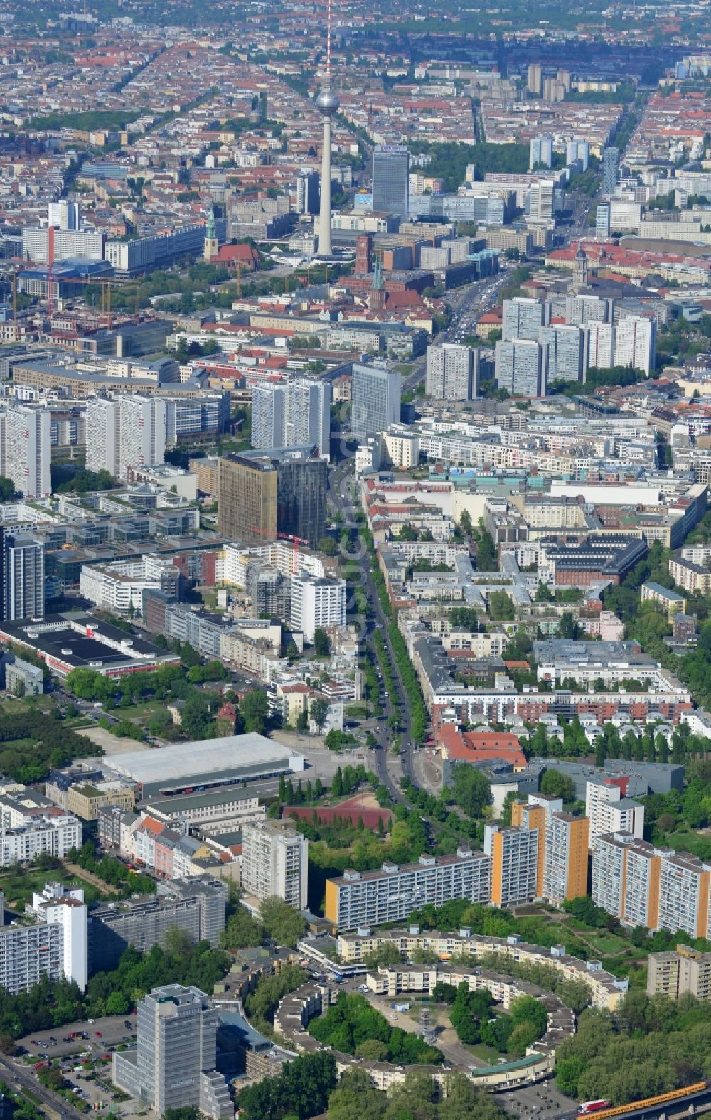 Luftbild Berlin - Mehrfamlienhäuser am Mehringplatz in Berlin-Kreuzberg