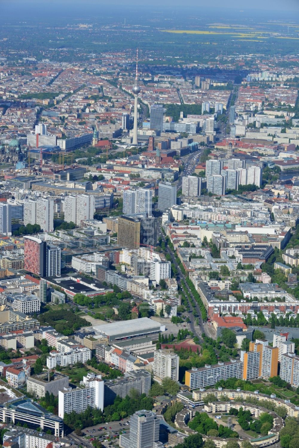 Luftaufnahme Berlin - Mehrfamlienhäuser am Mehringplatz in Berlin-Kreuzberg