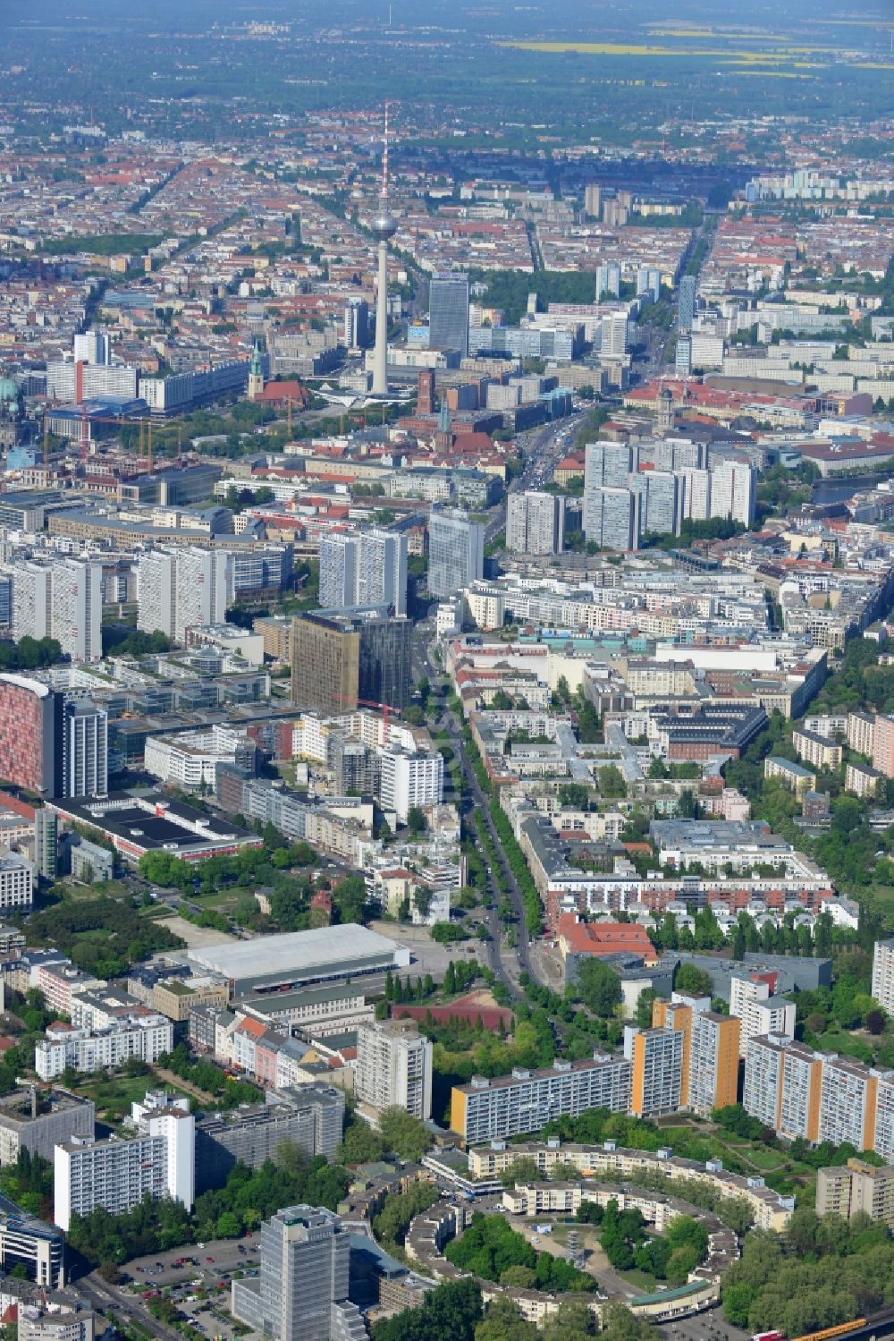 Berlin von oben - Mehrfamlienhäuser am Mehringplatz in Berlin-Kreuzberg