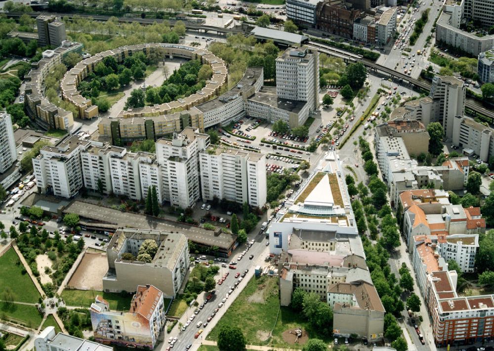 Luftaufnahme Berlin - Mehringplatz und Willy-Brandt-Haus in Berlin-Kreuzberg