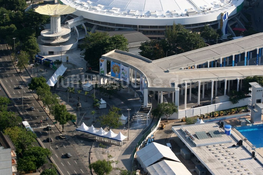 Rio de Janeiro von oben - Mehrzweckhalle und Sportstätte Ginasio do Maracanazinho / Ginasio Gilberto Cardoso neben dem Stadion Estadio do Maracana und dem Schwimmstadion Parque Aquatico Julio Delamare in Rio de Janeiro in Brasilien // Multi-purpose arena and sports facility Ginas