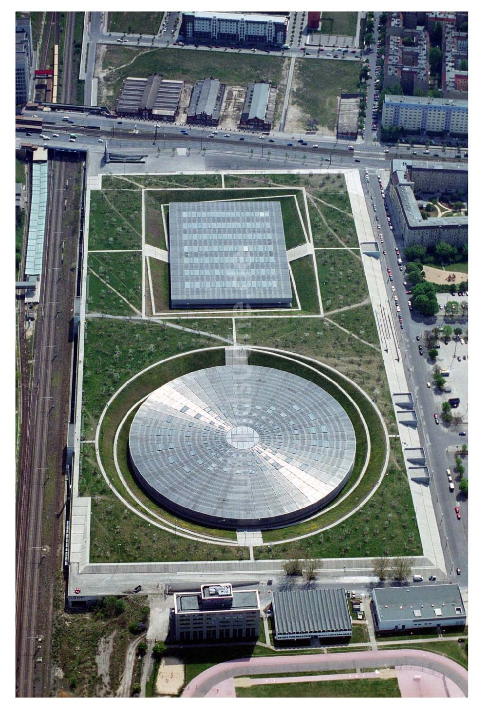 Luftaufnahme Berlin - Prenzlauer-Berg - Mehrzwecksporthalle Velodrom (Berlin Arena) an der Landsberger A