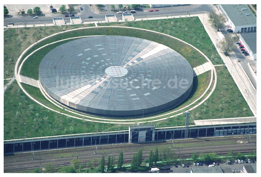 Luftbild Berlin - Prenzlauer-Berg - Mehrzwecksporthalle Velodrom (Berlin Arena) an der Landsberger Allee