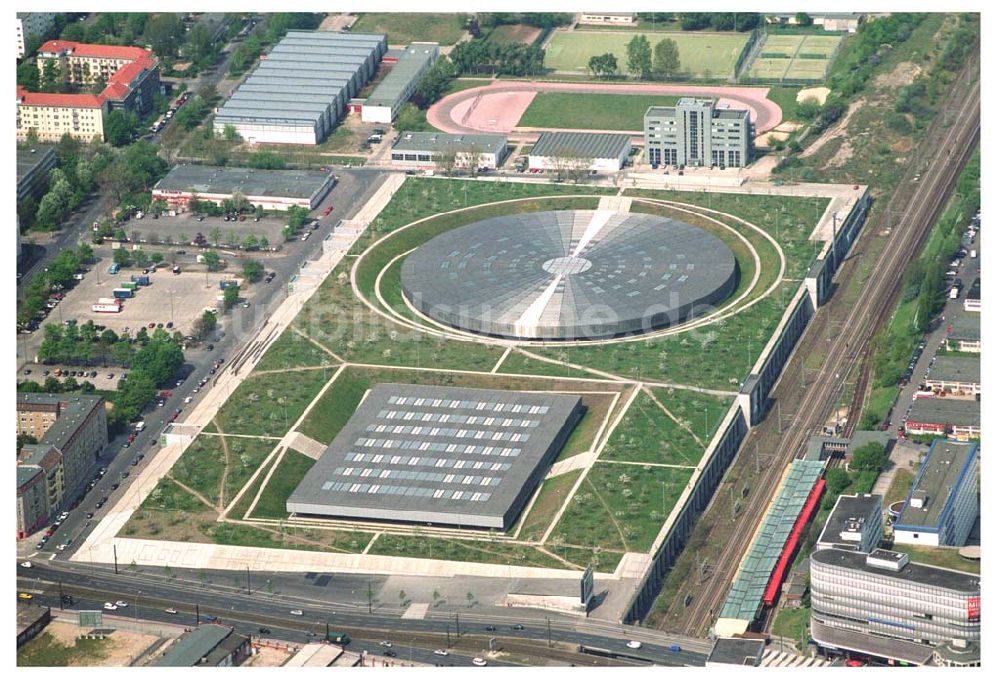 Luftaufnahme Berlin - Prenzlauer-Berg - Mehrzwecksporthalle Velodrom (Berlin Arena) an der Landsberger Allee