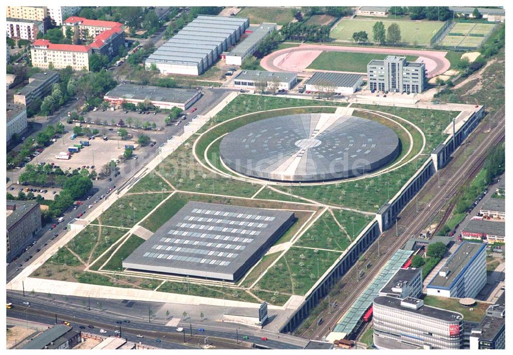 Berlin - Prenzlauer-Berg von oben - Mehrzwecksporthalle Velodrom (Berlin Arena) an der Landsberger Allee