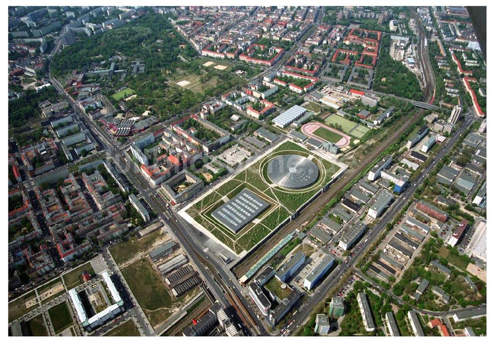 Luftaufnahme Berlin - Prenzlauer-Berg - Mehrzwecksporthalle Velodrom (Berlin Arena) an der Landsberger Allee