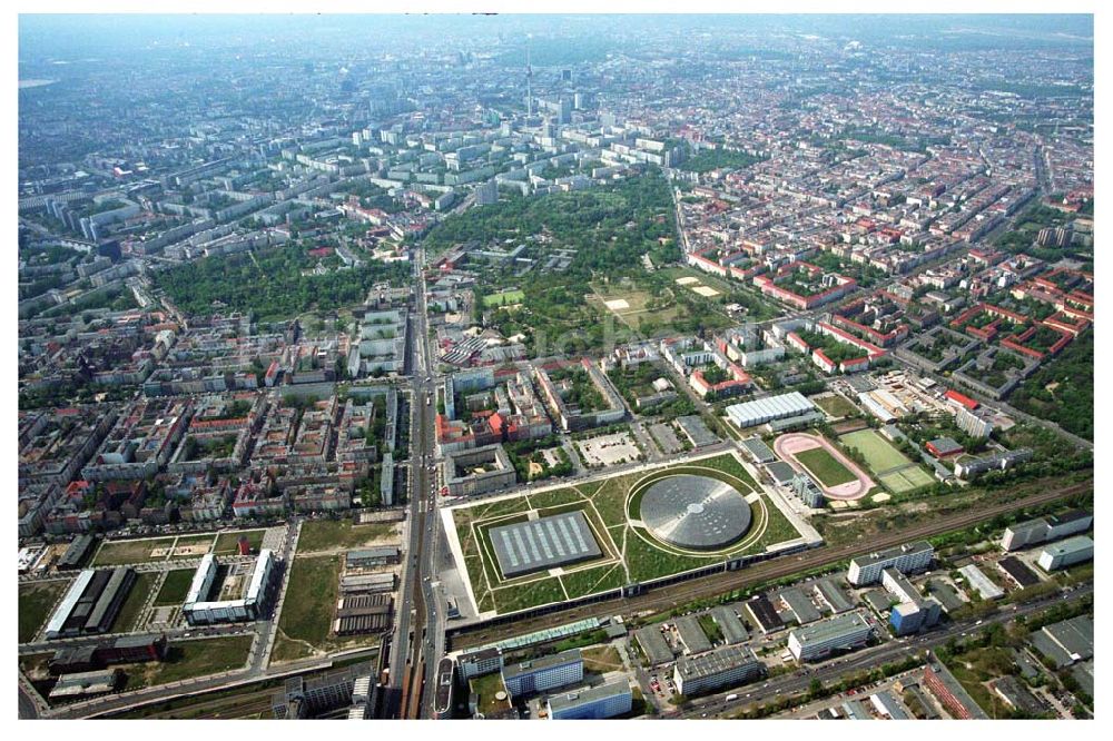 Berlin - Prenzlauer-Berg von oben - Mehrzwecksporthalle Velodrom (Berlin Arena) an der Landsberger Allee