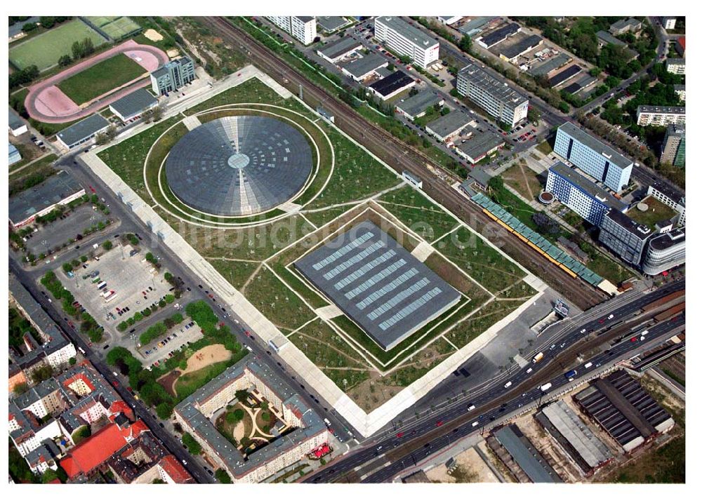 Luftbild Berlin - Prenzlauer-Berg - Mehrzwecksporthalle Velodrom (Berlin Arena) an der Landsberger Allee