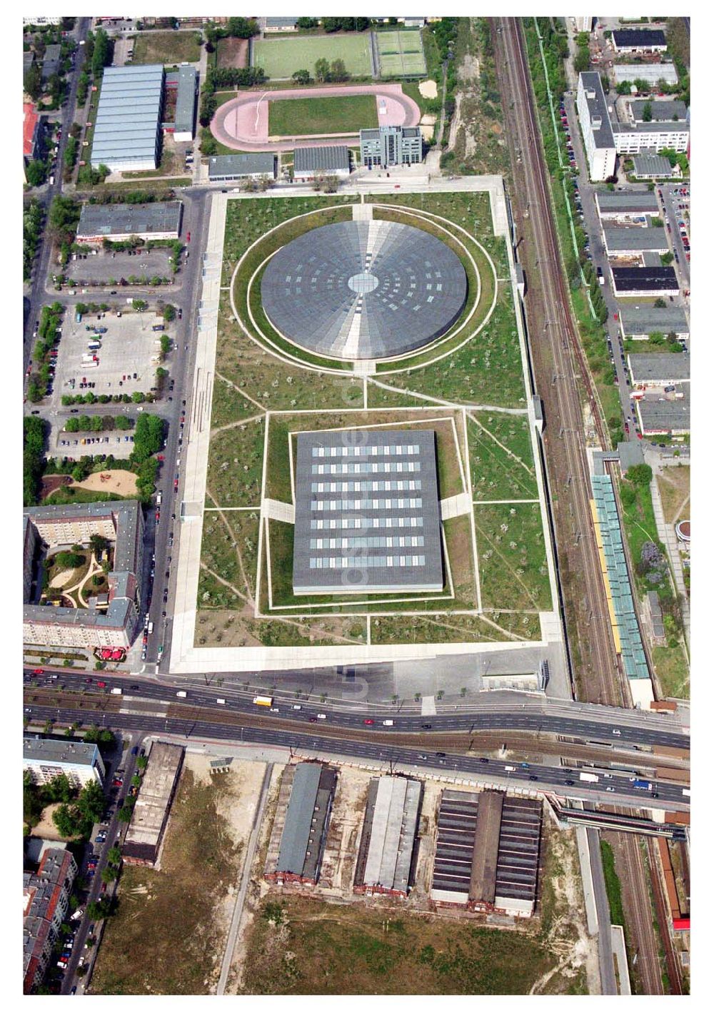 Berlin - Prenzlauer-Berg von oben - Mehrzwecksporthalle Velodrom (Berlin Arena) an der Landsberger Allee