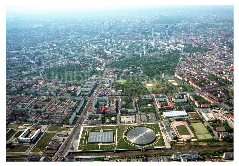 Luftaufnahme Berlin - Prenzlauer-Berg - Mehrzwecksporthalle Velodrom (Berlin Arena) an der Landsberger Allee