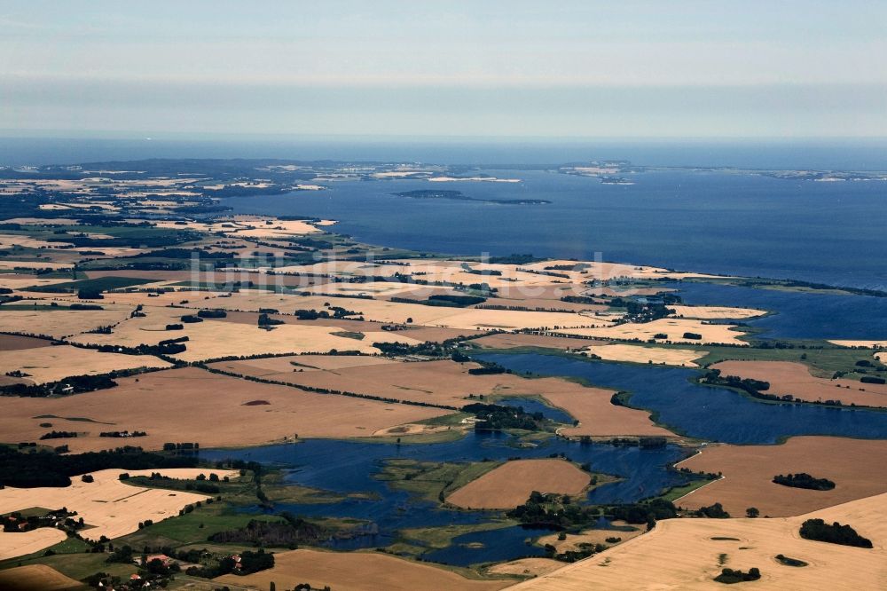 Poseritz aus der Vogelperspektive: Meliorations - Landschaft bei Poseritz auf Rügen im Bundesland Mecklenburg-Vorpommern