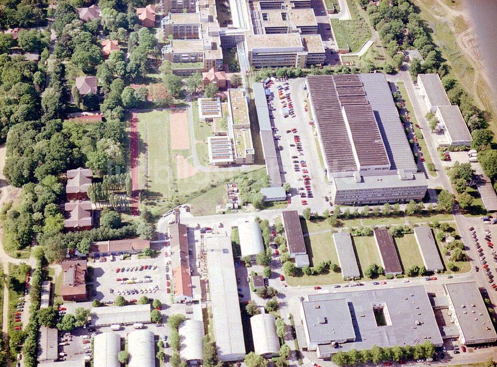 Berlin - Marzahn aus der Vogelperspektive: MEON-Gewerbepark am Blumberger Damm in Berlin-Marzahn.