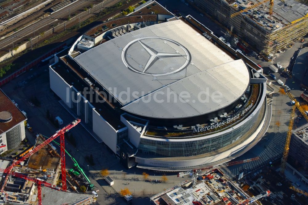 Berlin von oben - Mercedes-Benz-Arena im im Anschutz Areal im Stadtteil Friedrichshain in Berlin