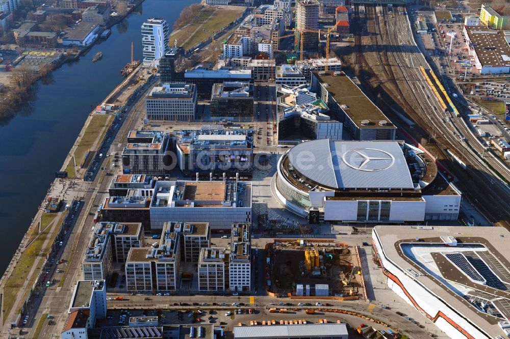 Berlin von oben - Mercedes-Benz-Arena im im Anschutz Areal im Stadtteil Friedrichshain in Berlin