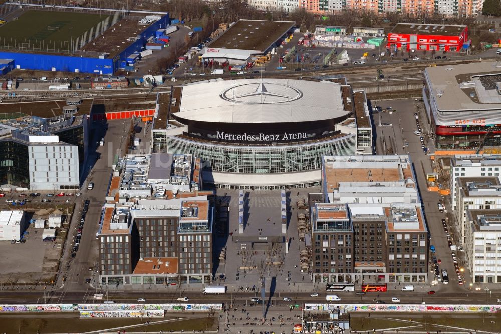 Berlin von oben - Mercedes-Benz-Arena im im Anschutz Areal im Stadtteil Friedrichshain in Berlin