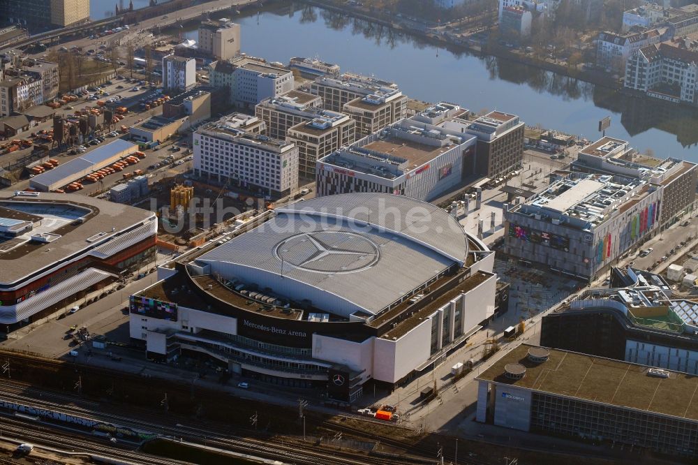 Luftbild Berlin - Mercedes-Benz-Arena im im Anschutz Areal im Stadtteil Friedrichshain in Berlin