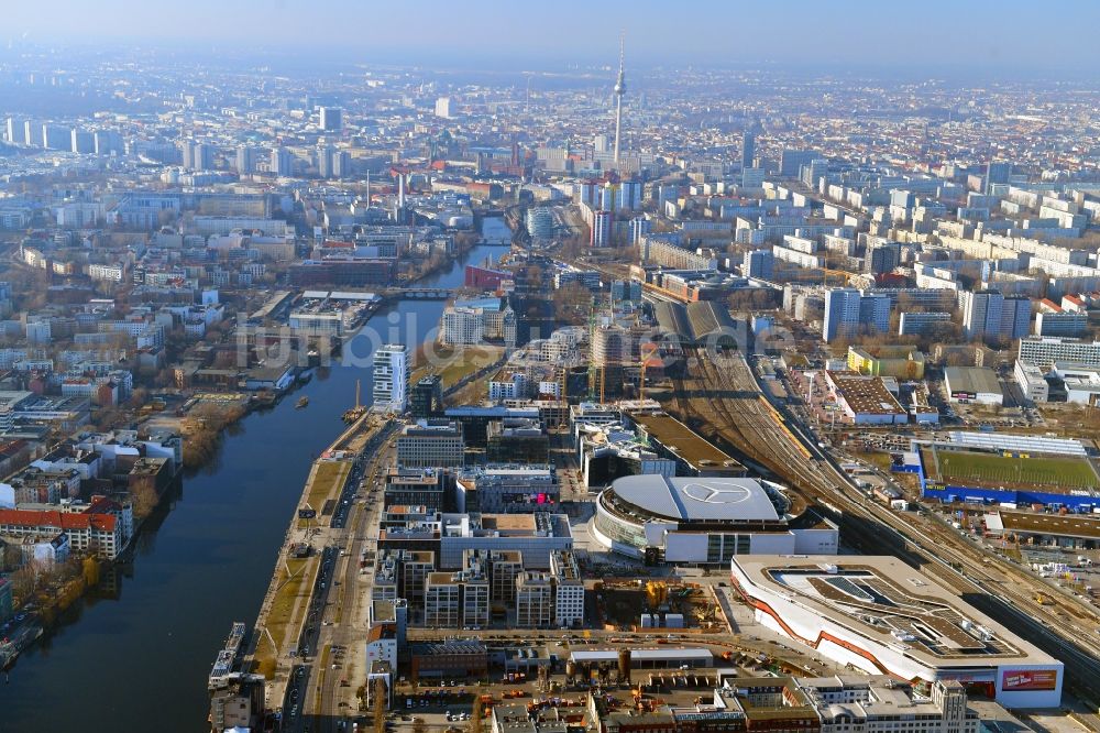 Luftbild Berlin - Mercedes-Benz-Arena im Anschutz Areal im Stadtteil Friedrichshain in Berlin