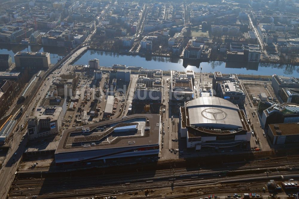 Berlin von oben - Mercedes-Benz-Arena im Anschutz Areal im Stadtteil Friedrichshain in Berlin