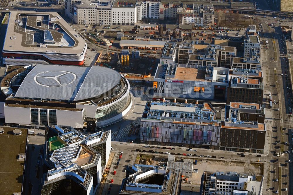 Luftaufnahme Berlin - Mercedes-Benz-Arena im Anschutz Areal im Stadtteil Friedrichshain in Berlin