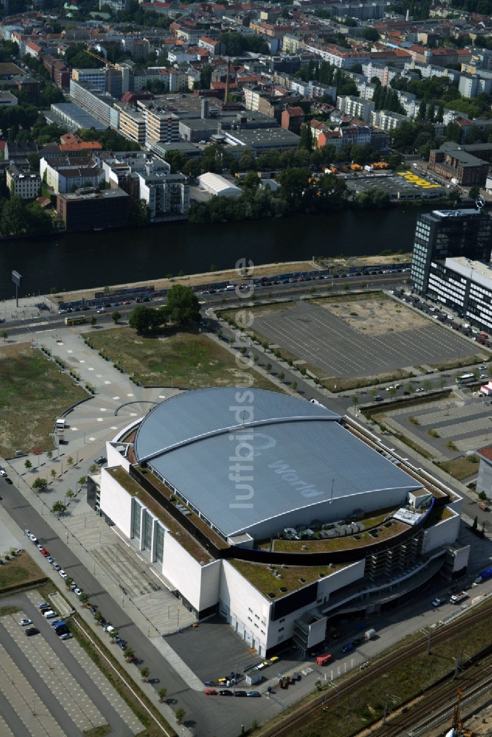 Berlin von oben - Mercedes-Benz Arena - ehemals O2- Arena in Berlin - Friedrichshain