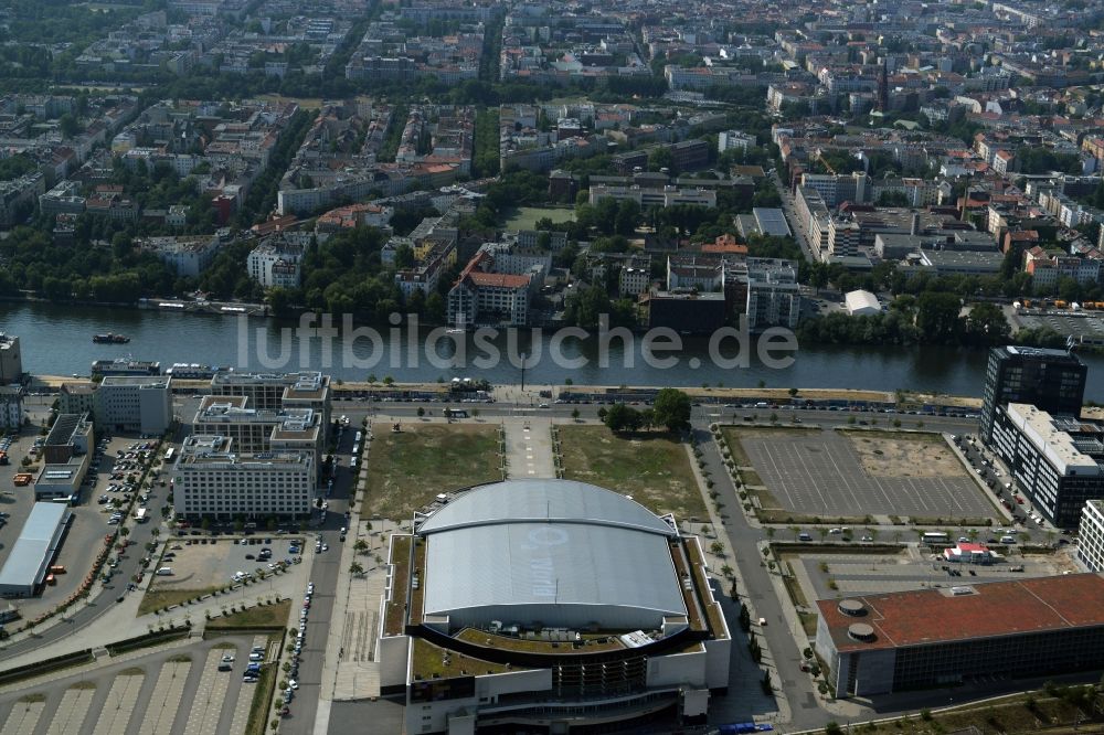 Berlin aus der Vogelperspektive: Mercedes-Benz Arena - ehemals O2- Arena in Berlin - Friedrichshain