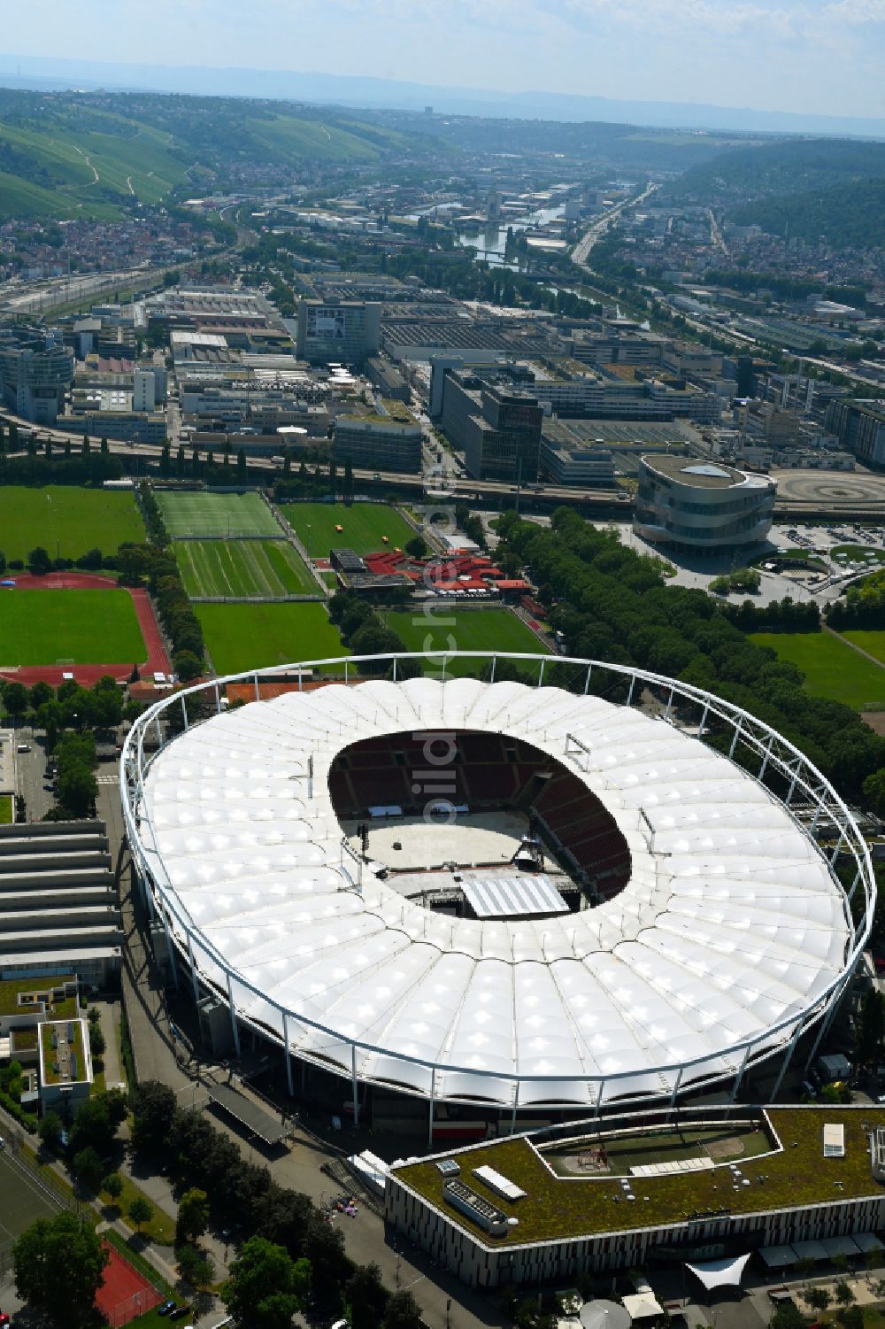 Stuttgart aus der Vogelperspektive: Mercedes-Benz Arena in Stuttgart im Bundesland Baden-Württemberg, Deutschland