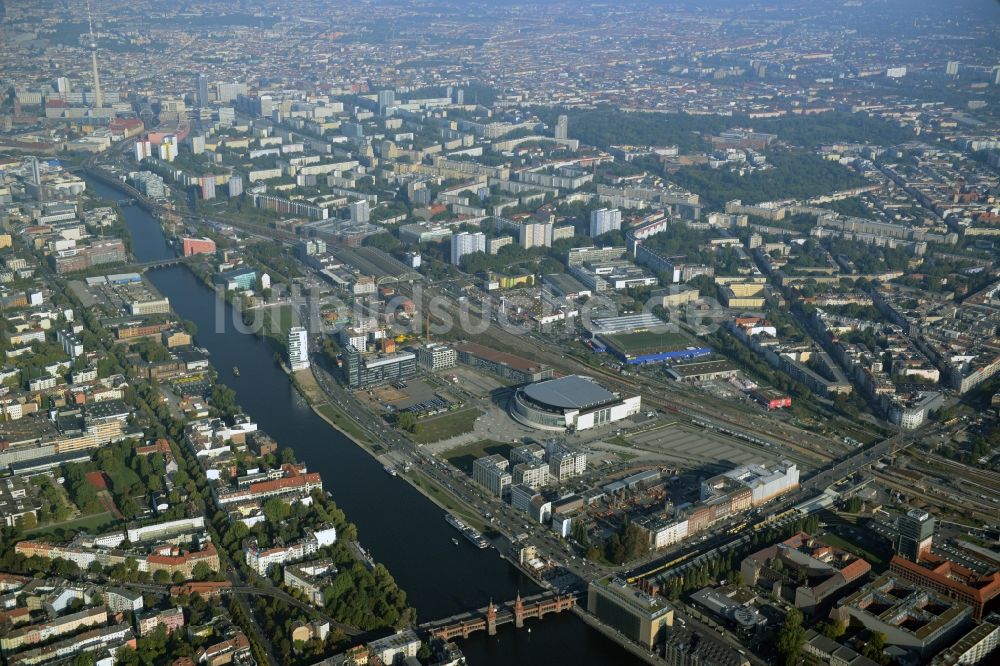 Berlin von oben - Mercedes-Benz-Arena am Ufer des Flusses Spree im Ortsteil Friedrichshain in Berlin