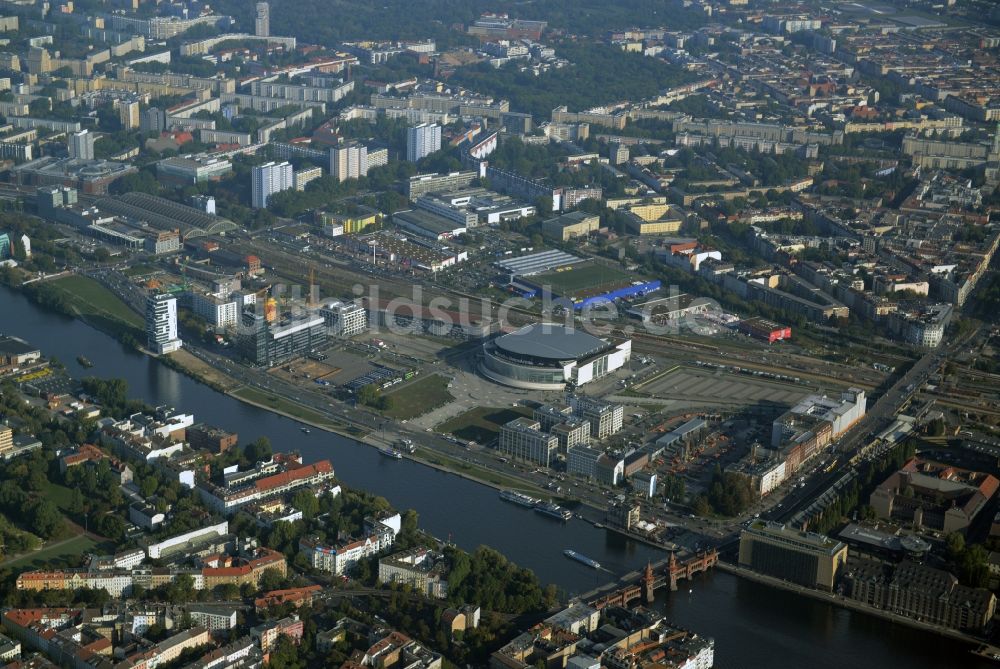 Berlin von oben - Mercedes-Benz-Arena am Ufer des Flusses Spree im Ortsteil Friedrichshain in Berlin