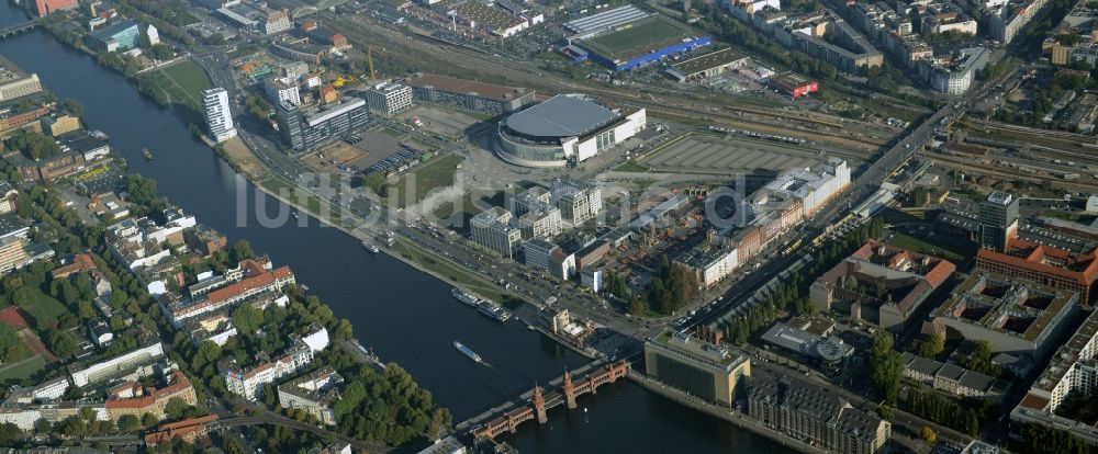 Berlin von oben - Mercedes-Benz-Arena am Ufer des Flusses Spree im Ortsteil Friedrichshain in Berlin