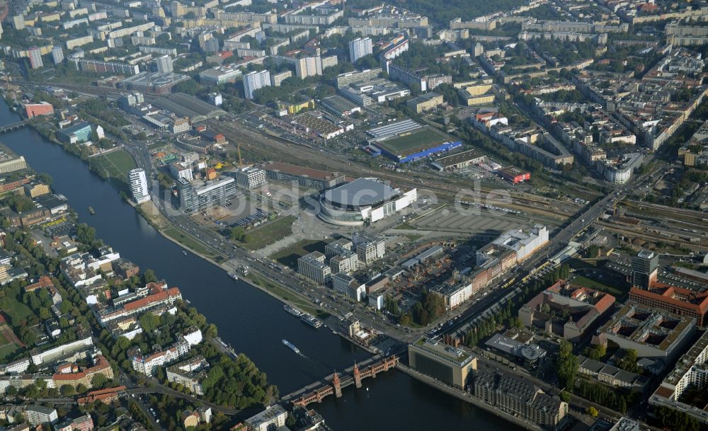 Berlin aus der Vogelperspektive: Mercedes-Benz-Arena am Ufer des Flusses Spree im Ortsteil Friedrichshain in Berlin