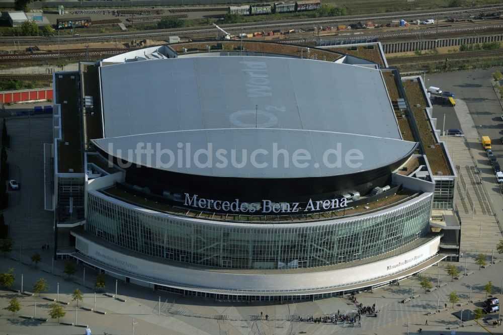 Berlin von oben - Mercedes-Benz-Arena am Ufer des Flusses Spree im Ortsteil Friedrichshain in Berlin