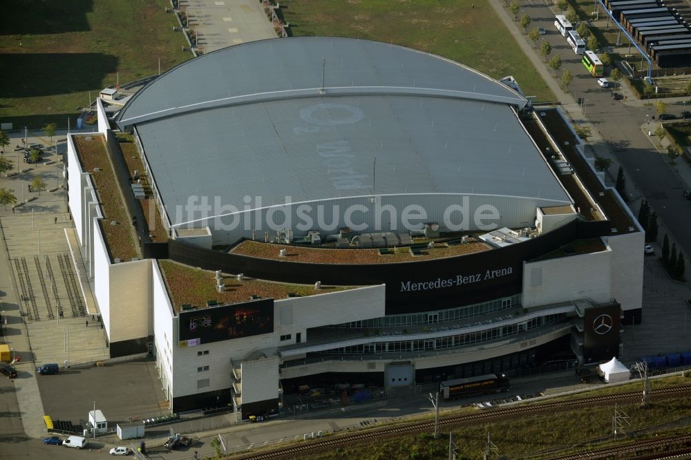 Berlin aus der Vogelperspektive: Mercedes-Benz-Arena am Ufer des Flusses Spree im Ortsteil Friedrichshain in Berlin