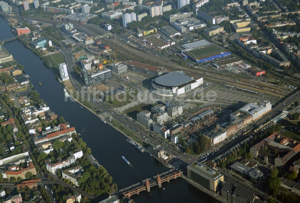 Berlin von oben - Mercedes-Benz-Arena am Ufer des Flusses Spree im Ortsteil Friedrichshain in Berlin