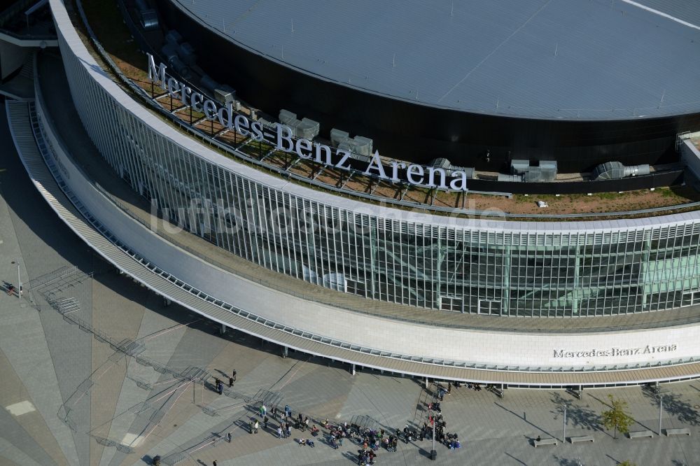 Berlin aus der Vogelperspektive: Mercedes-Benz-Arena am Ufer des Flusses Spree im Ortsteil Friedrichshain in Berlin