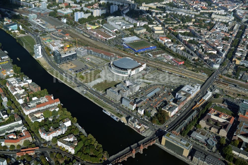 Berlin von oben - Mercedes-Benz-Arena am Ufer des Flusses Spree im Ortsteil Friedrichshain in Berlin